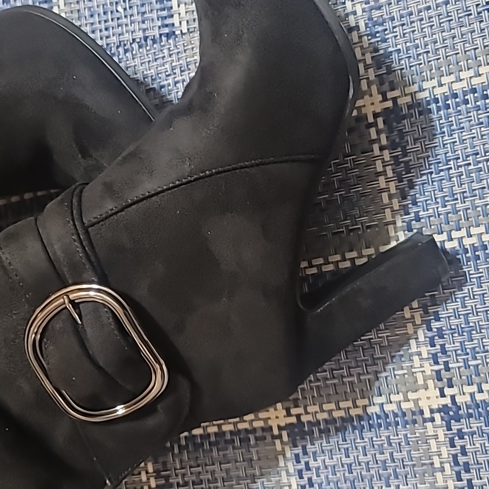 Boots 👢 - Picture 2 of 8